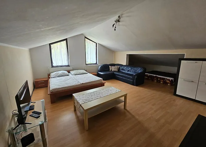 68 بيت للعطل *